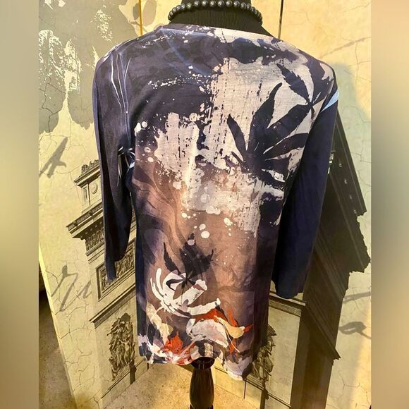 Beautiful top by Toffee & Apple in size large - Picture 2 of 2